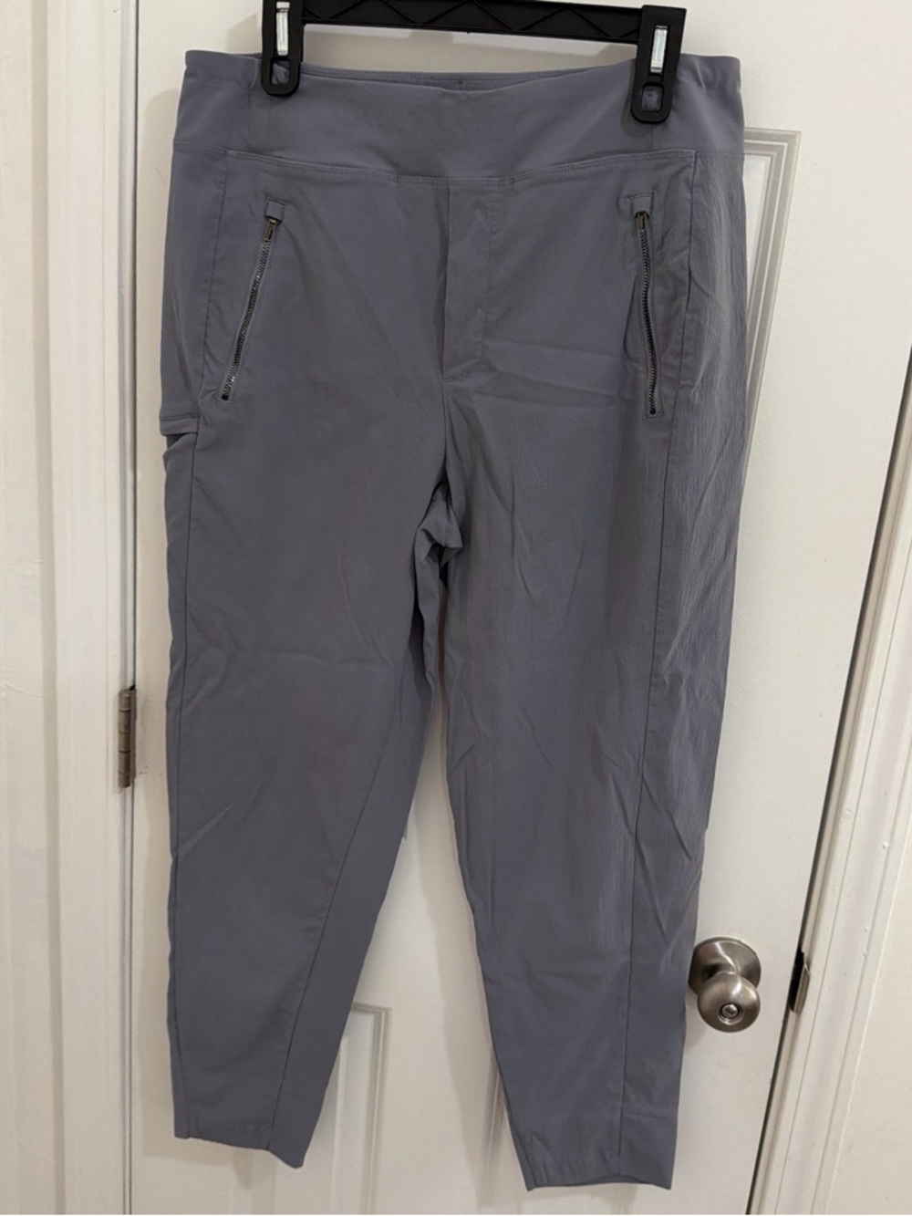 Athleta Women’s Light Gray Active Joggers with Zip Pockets Size 12